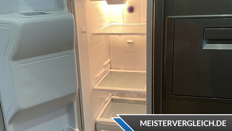 Side-by-Side Kühlschrank Eiswürfelspender von Innen