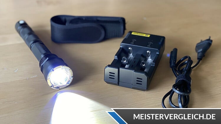Handliche 8000LM LED Taschenlampe Wasserdicht Tauchlampe bis 60 Meter Handlampe 