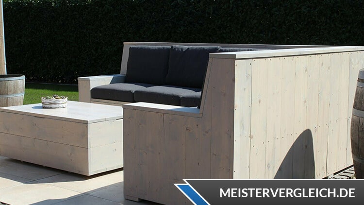 Garteneckbank aus Holz