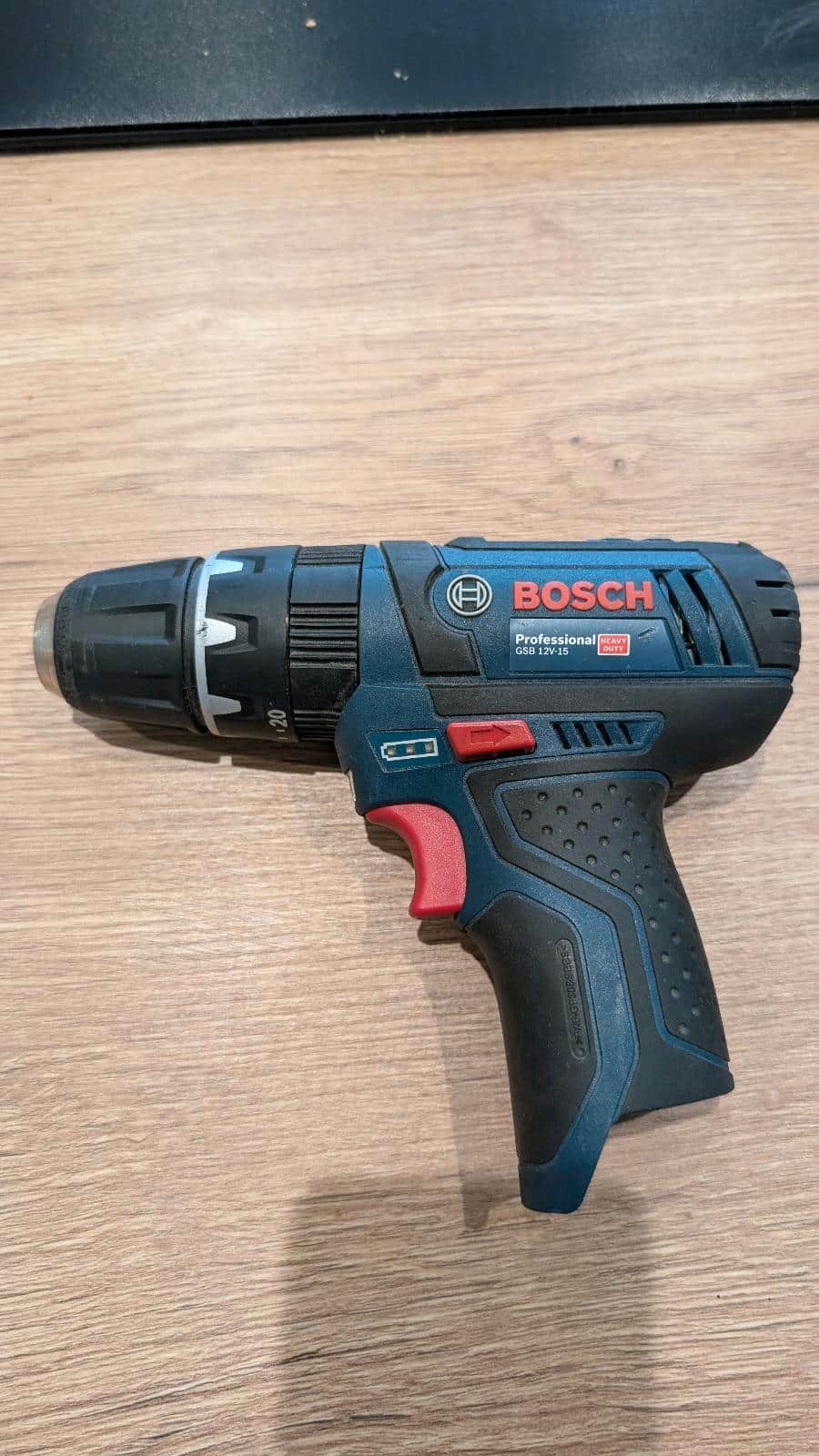Bosch GSB 12V-15 mit Bohrfutter und Drehmomenteinstellung